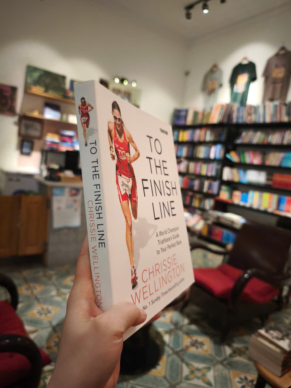 Sách - To the Finish Line: A World Champion Triathlete’s Guide To Your Perfect Race by Chrissie Wellington