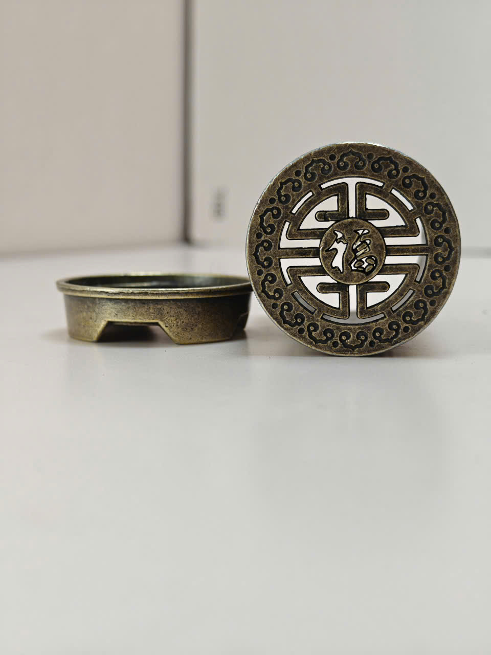 Lư Xông Trầm, Đốt Trầm Hương Khắc Họa Tiết Chữ Phúc