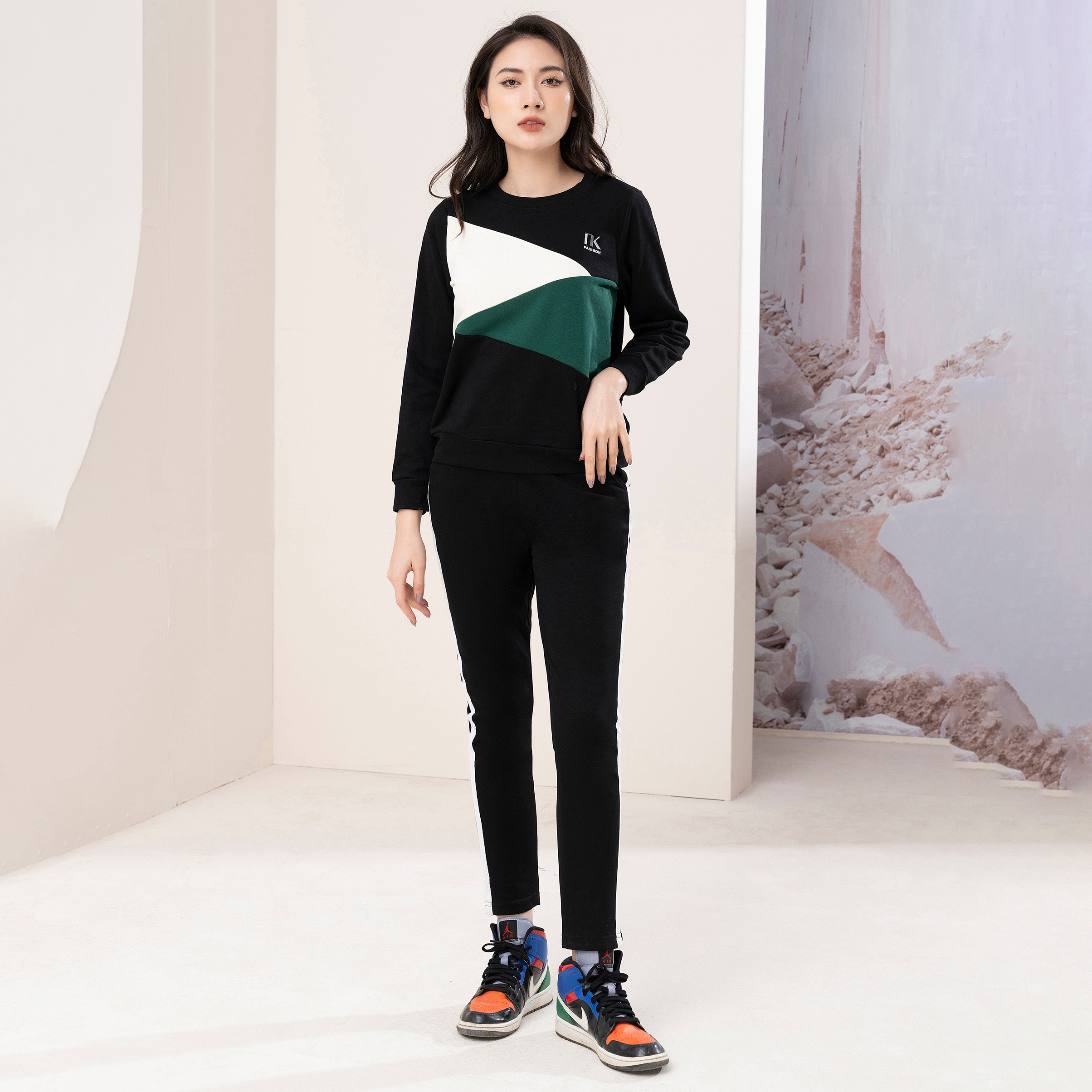 Bộ Đồ Nỉ Phối Tam Giác UK Fashion Vải Mềm Mịn nhập khẩu Phong Cách Hàn Quốc NKBD2210002 - M