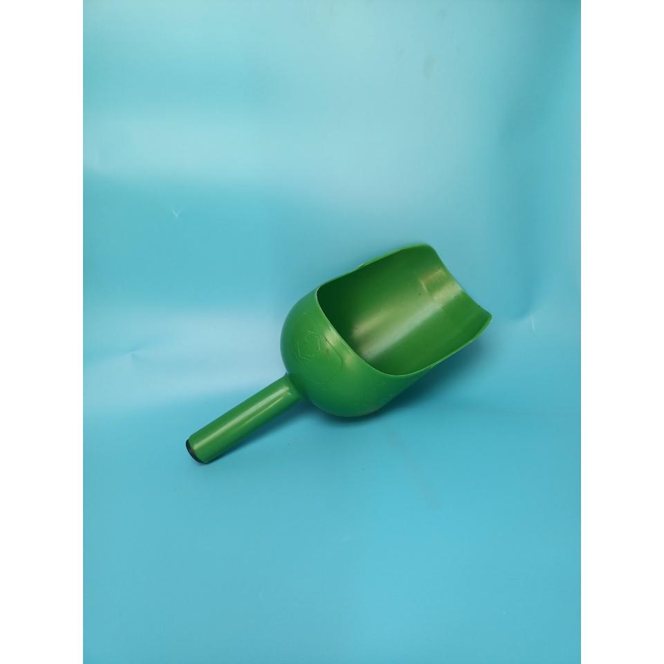 Vá nhựa, ca nhựa, gáo nhựa xúc cám chuyên dụng 1.5kg