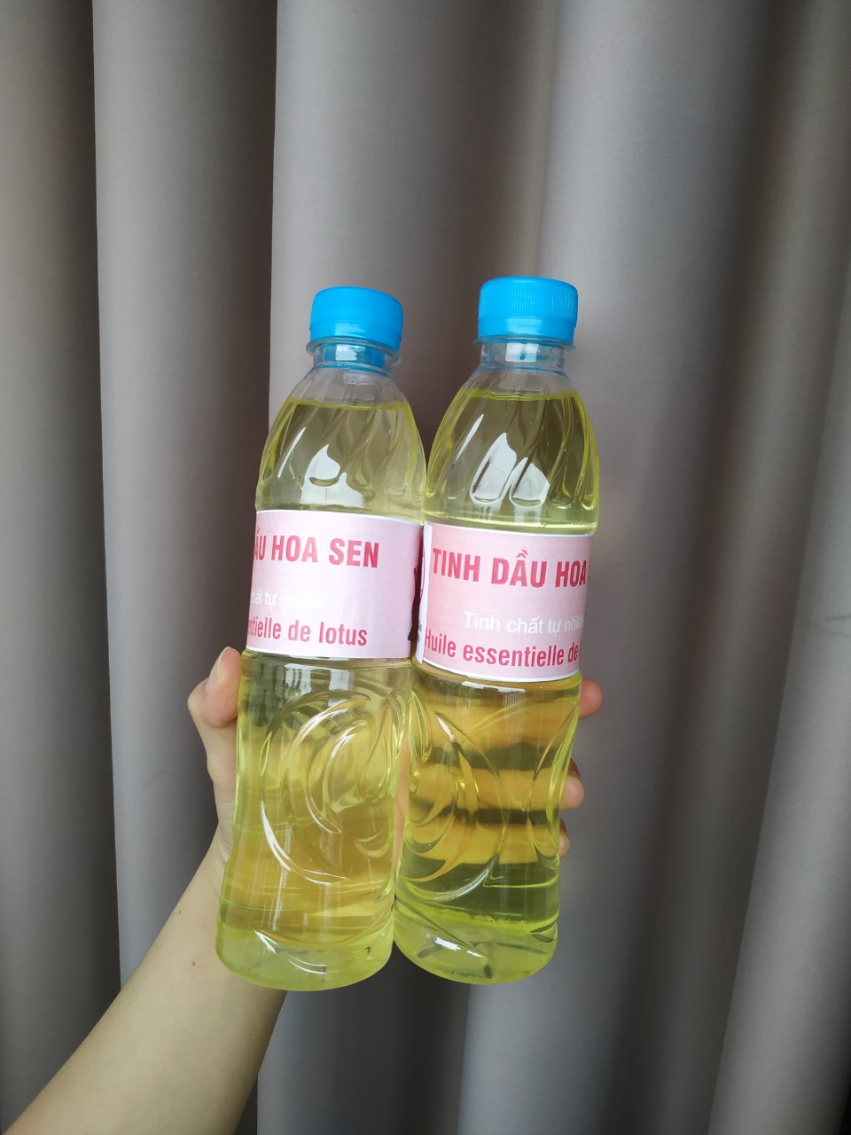 Tinh dầu Sen lau ban thờ, chai 500ml