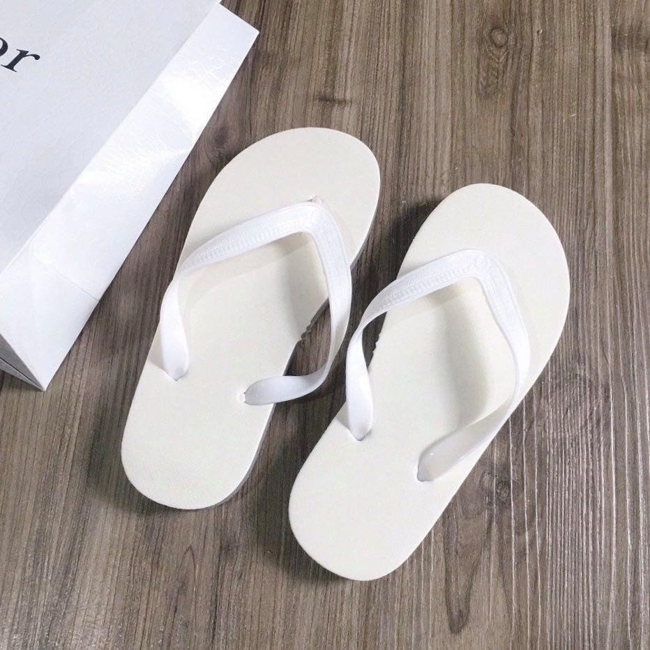 giày dép tông nam nữ đi căp