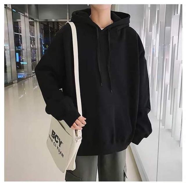 Áo hoodie trơn form rộng, hình thật mẫu mặc (áo màu be