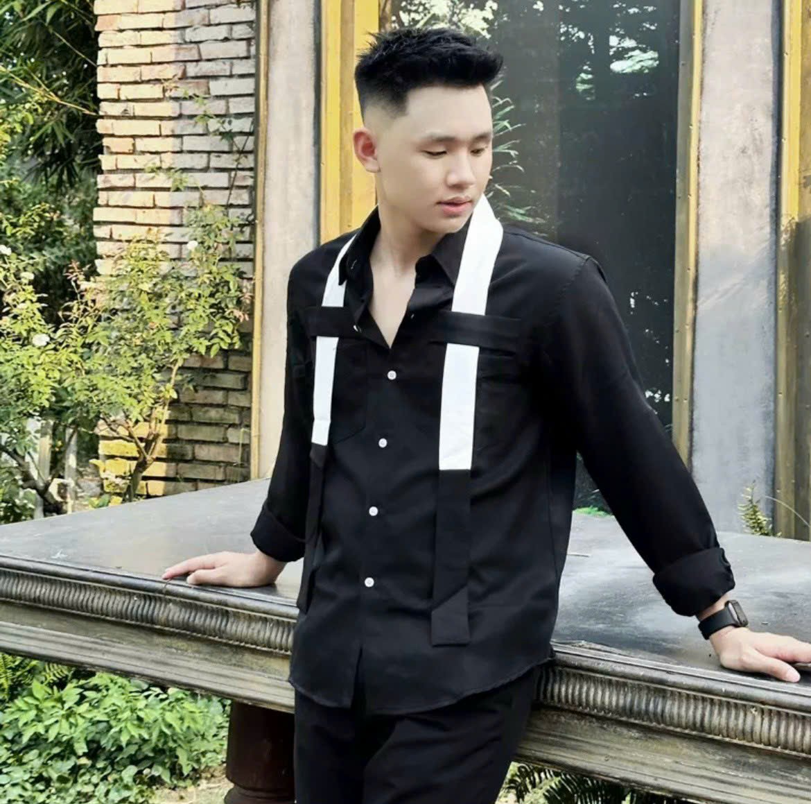 Áo sơ mi nam tay dài phối dây phong cách Hàn Quốc - Mẫu hot trend 2023