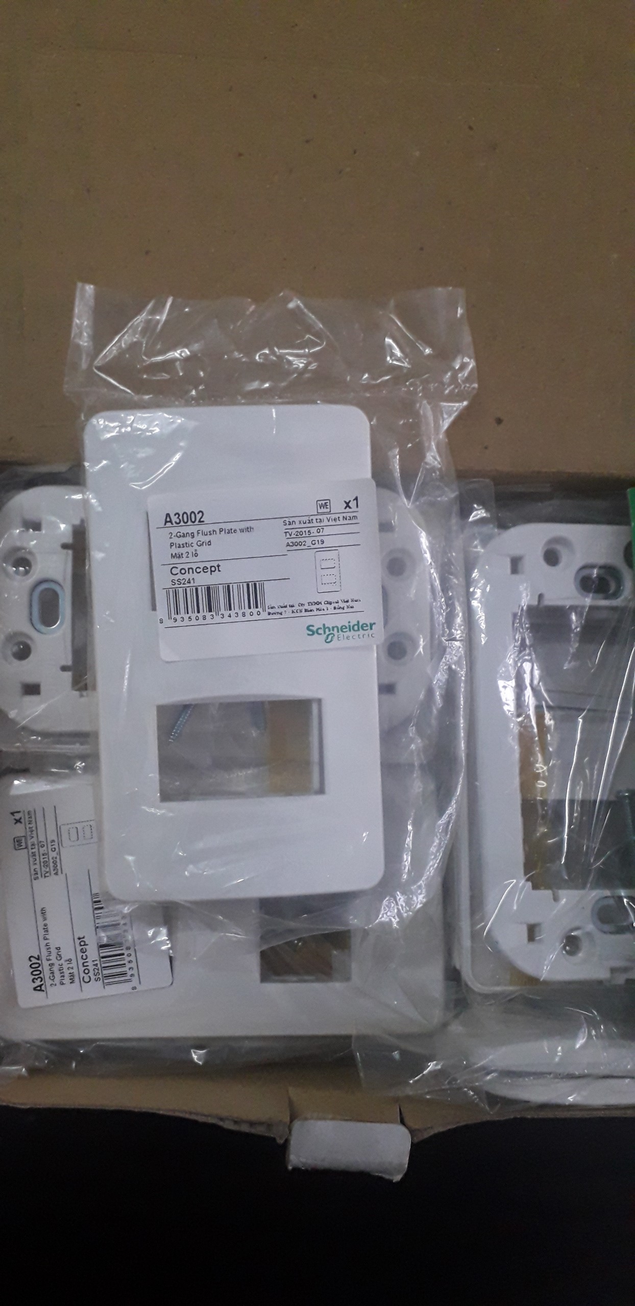 | CHÍNH HÃNG | Mặt 2 thiết bị A3002 Schneider