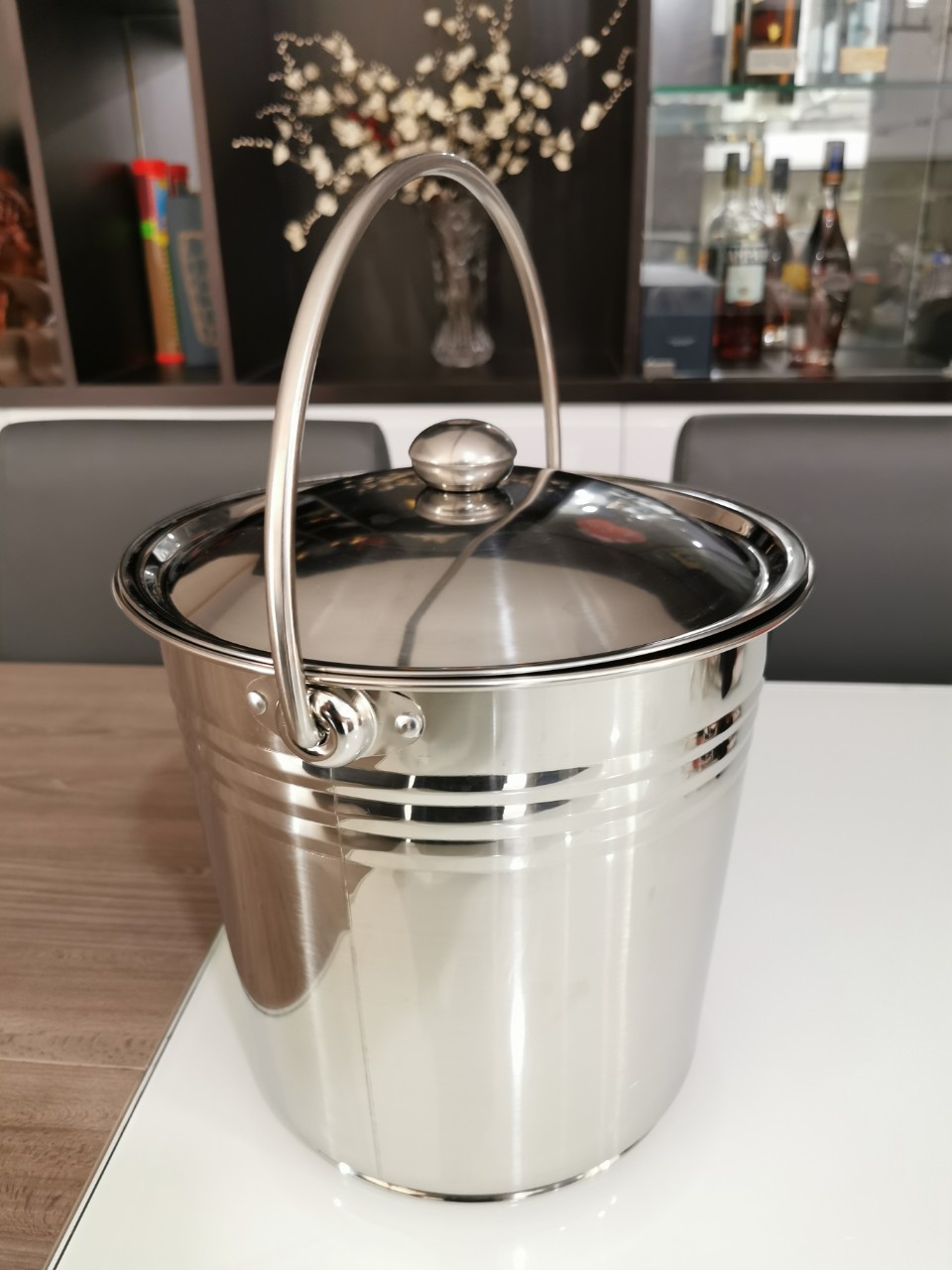 XÔ INOX ĐỰNG NƯỚC LÈO/ ĐỰNG ĐÁ CÓ NẮP TẶNG 1 LY MIKA