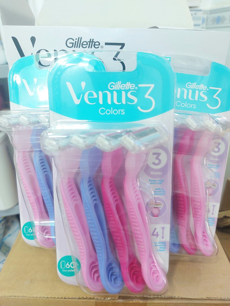 Hình ảnh Dao cạo 3 lưỡi Gillette Venus 3 Colors ( vỉ 4 cây)