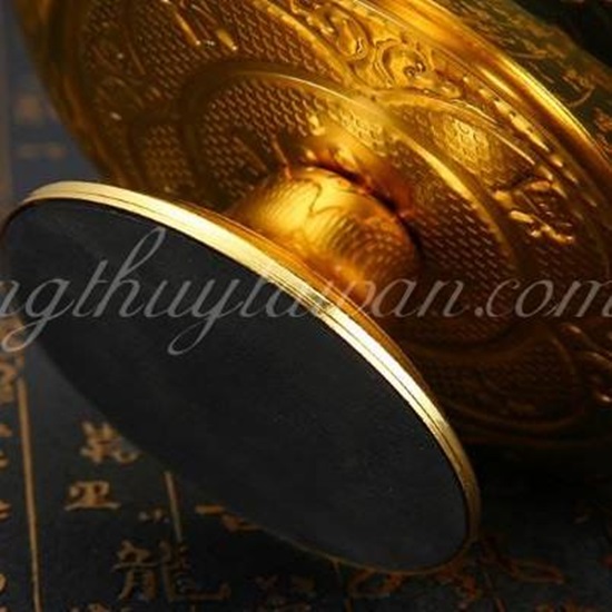 Khay hứng tàn nhang vòng chân cao.
