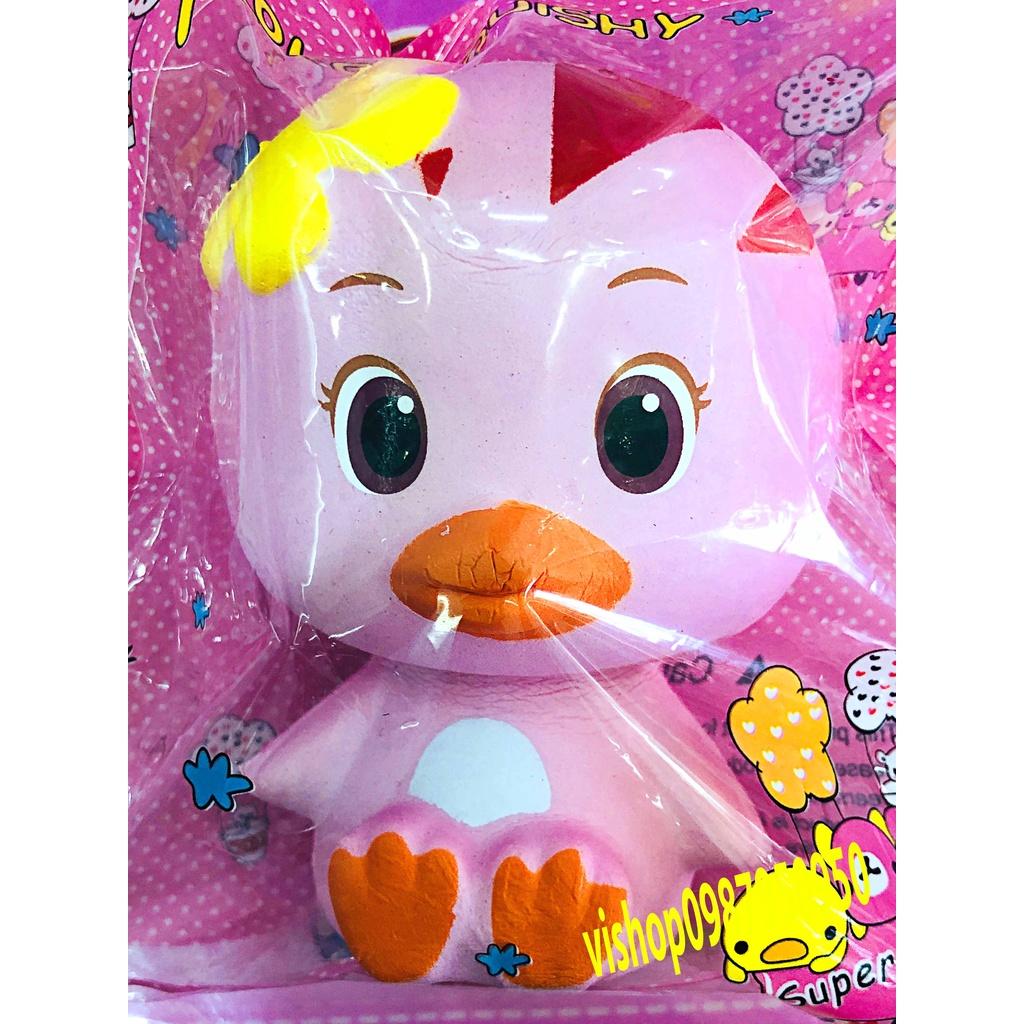 Squishy Lớn JUMBO Hình vịt con màu hồng đeo châm vàng Đồ Chơi Xốp Giảm Stress Hình mềm mịn dễ Thương đàn hồi Cho Bé