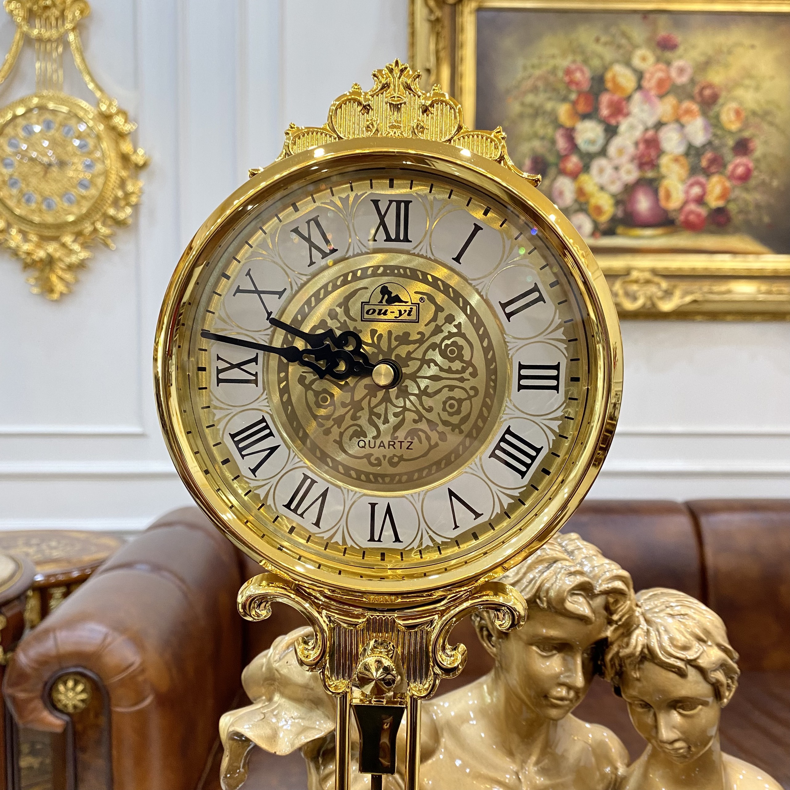 Đồng hồ để bàn tượng Nam Nữ mạ vàng DH80