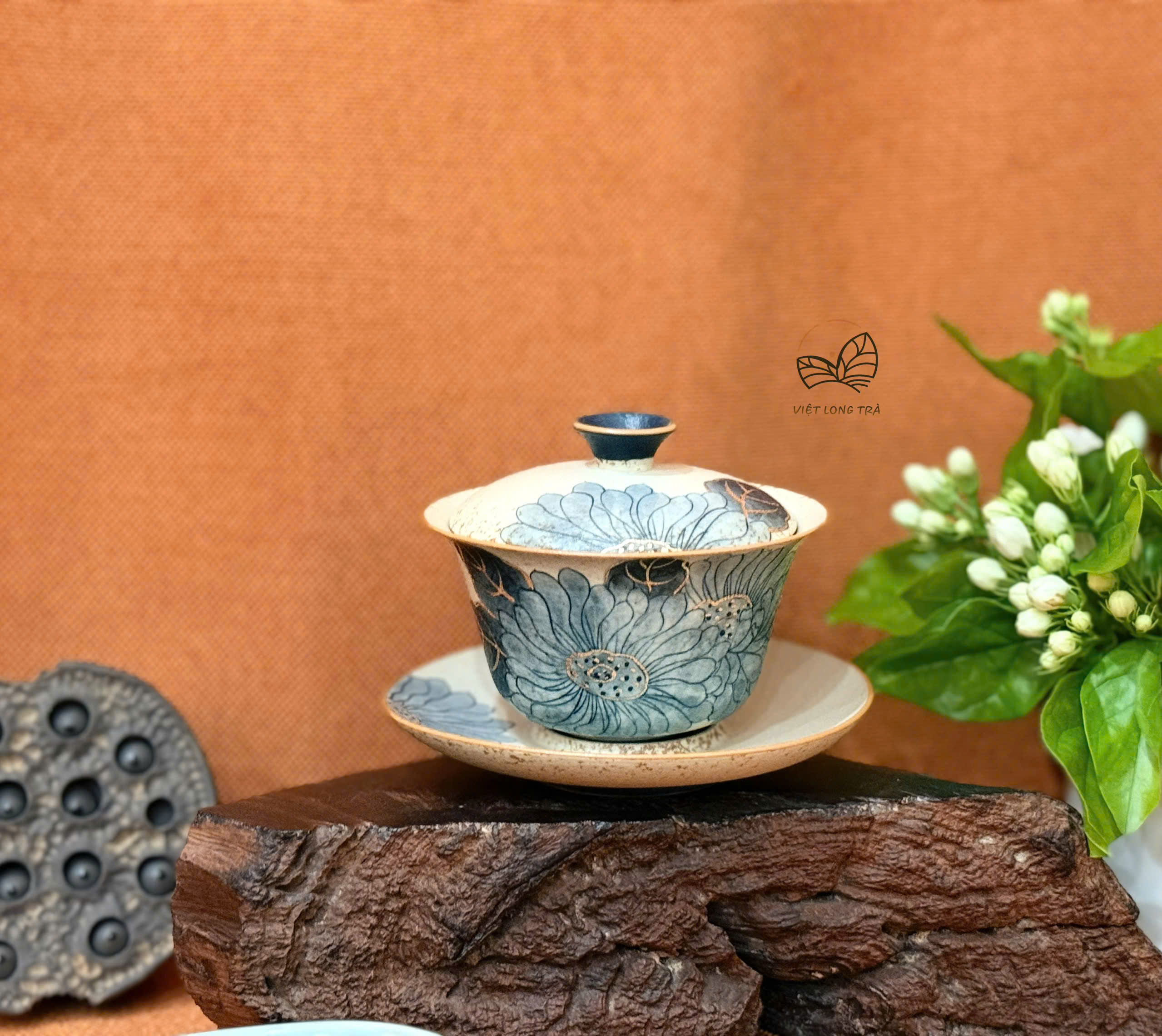 CHÉN KHẢI TAM TÀI HOA MẪU ĐƠN VẼ TAY- CHẤT LIỆU GỐM SỨ SƠN VÀNG - 125ML - GAIWAN