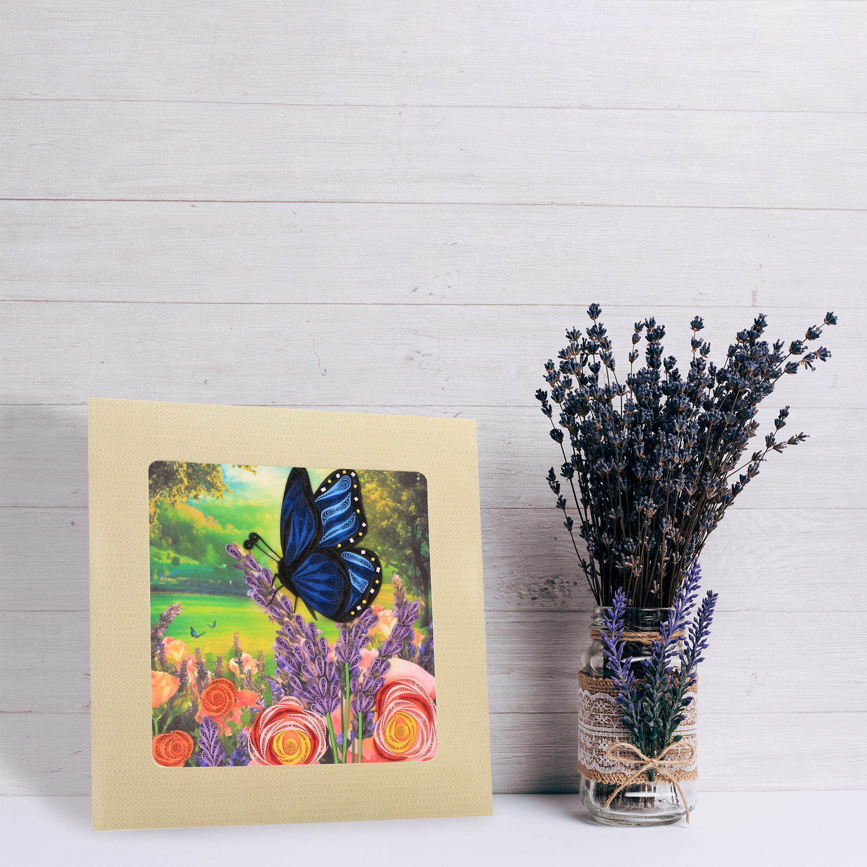 Thiệp Chúc Giấy Xoắn Thủ Công (Quilling Card) Vườn Hoa Hồng &amp; Hoa Lavender - Tặng Kèm Khung Giấy Để Bàn