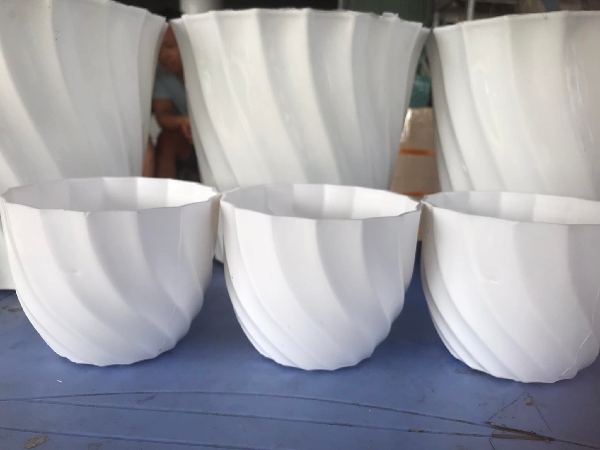 Chậu Trồng Hoa Hình ốc Xoắn mimi Màu Trắng KT 14x11x 9cm
