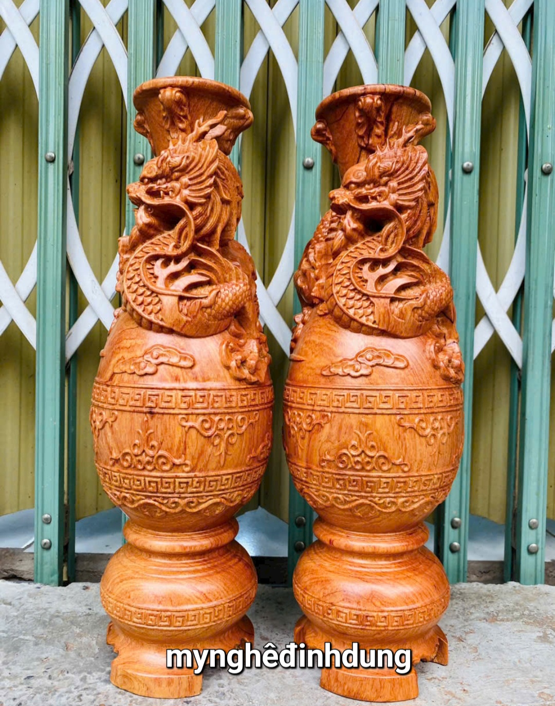 Cặp  lộc bình khắc rồng  bằng gỗ  hương đá  cao 30x11cm