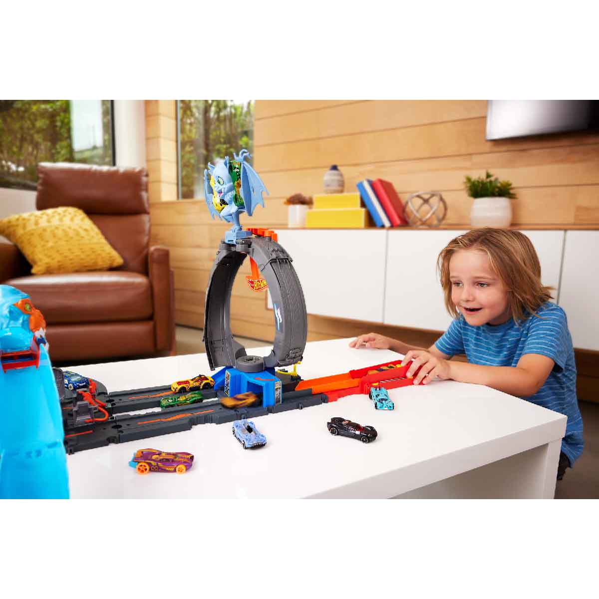 Đồ Chơi Mô Hình City Trạm Lốp Xe Dơi Siêu Đẳng HOT WHEELS HTN78/HDR29