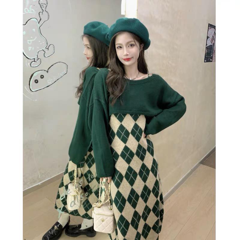 SET ĐẦM SUÔNG DÀI TRƠN DÂY SÁT NÁCH + ÁO CROPTOP RỘNG TRƠN XANH LÁ TAY DÀI DẠO PHỐ DỰ TIỆC GIÁNG SINH NOEL