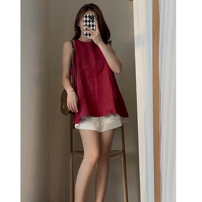 Set áo yếm và quần sort linen phối nút xẻ sau trẻ trung