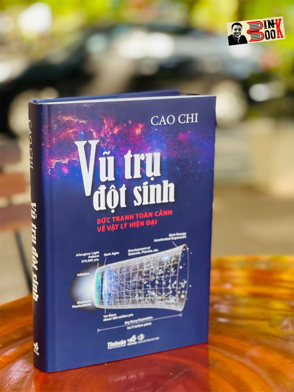 (Bìa cứng – minh hoạ màu) VŨ TRỤ ĐỘT SINH - Bức tranh toàn cảnh về vật lý hiện đại – Cao Chi – Nhã Nam - NXB Tri Thức