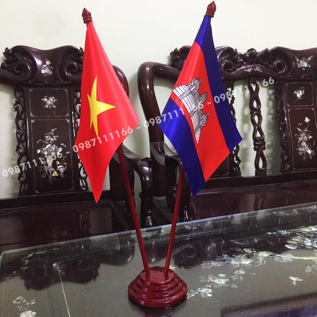 Cờ Để Bàn Đế gỗ Cắm 2 cờ Việt Nam - Campuchia In Kỹ Thuật Số