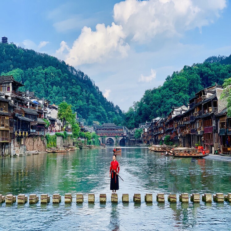 Hình ảnh [EVoucher Vietravel] Trung Quốc: Nghi Xương - Công viên Trương Gia Giới - Phượng Hoàng cổ trấn - Hồ Bảo Phong - Đập Tam Hiệp