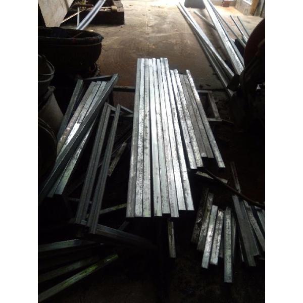 100cm. Thép hộp mạ kẽm vuông 20mmx20mm.