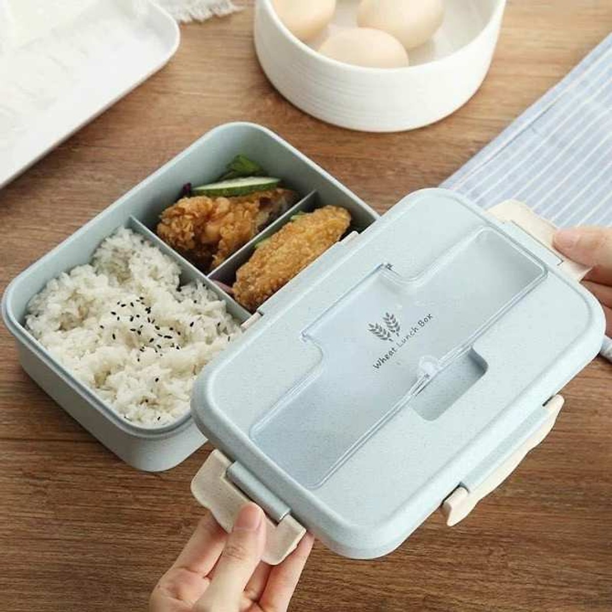 Hộp cơm văn phòng 3 ngăn lúa mạch tặng kèm bộ đũa thìa inox cao cấp, hộp đựng cơm du lịch an toàn sức khỏe, tiện lợi cho mọi nhà - Giao màu ngẫu nhiên 