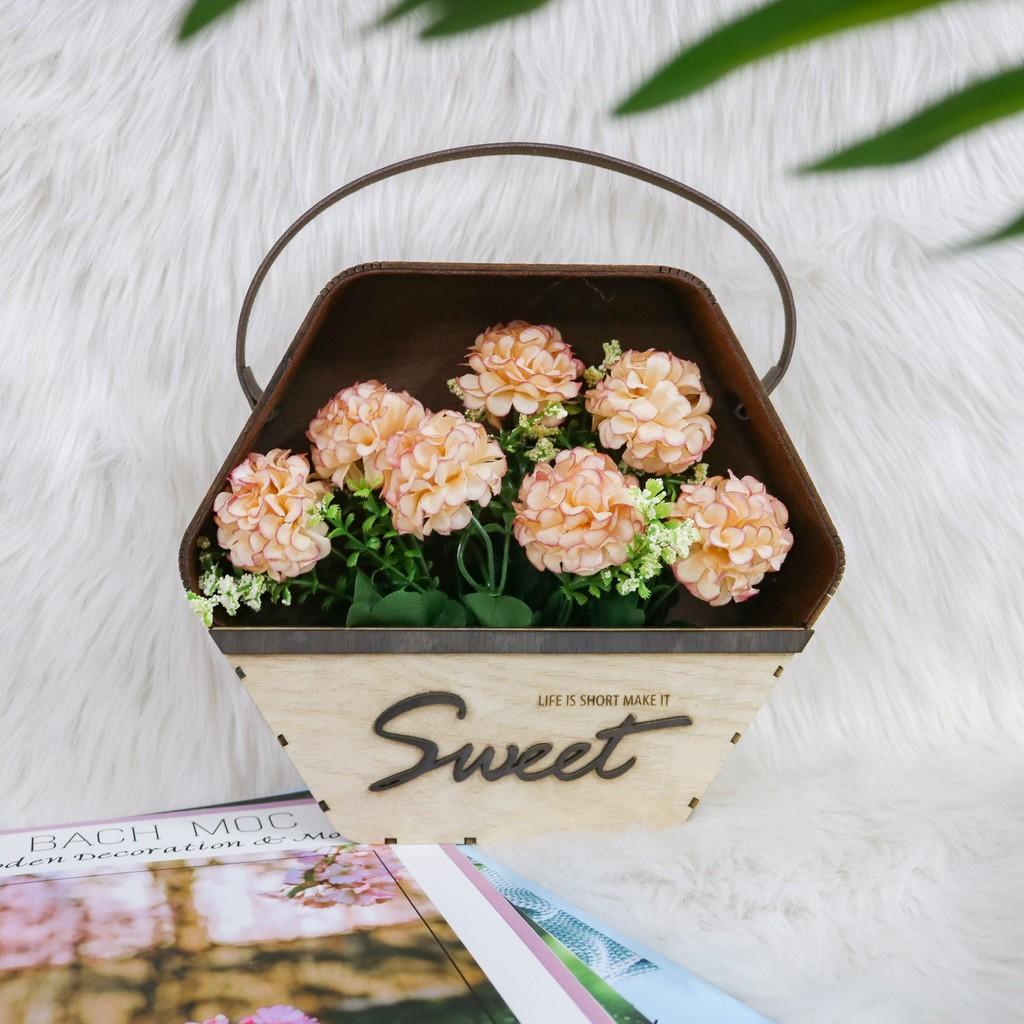 Giỏ gỗ treo hoa