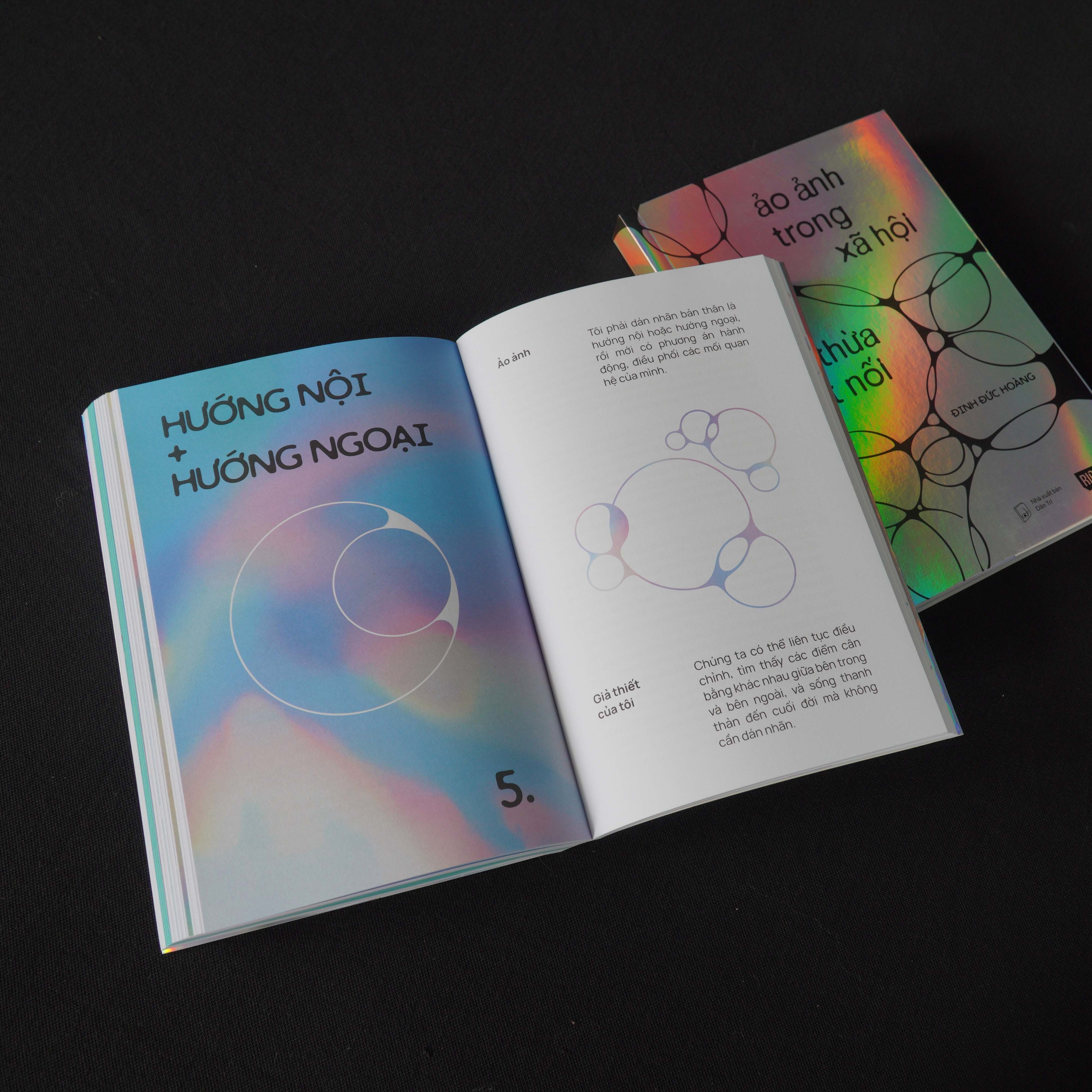 Sách - Ảo ảnh trong xã hội dư thừa kết nối