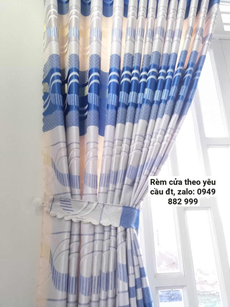 Rèm Cửa Và Thanh Treo Hoàn Chỉnh Nagng 5m60 x Cao 2m70 Chia 2 Tấm Rèm Vén Sang 2 Bên Và Bộ Thanh Treo Inox Dài 2m80