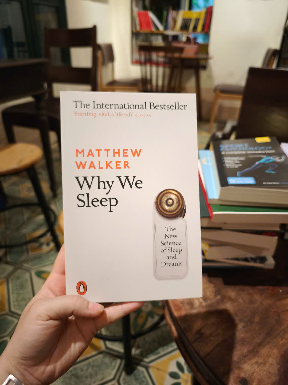 Sách - Why We Sleep: The New Science of Sleep and Dreams by Matthew Walker - Nonfiction / Science / Health in English