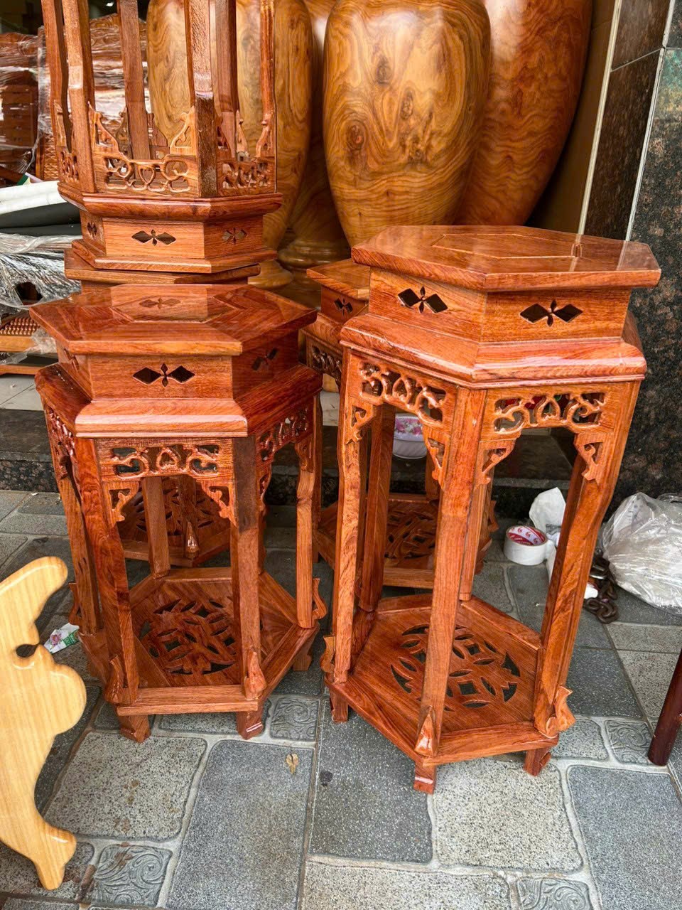 Đôn lục lăng gỗ hương cao 40 mặt 32 cm