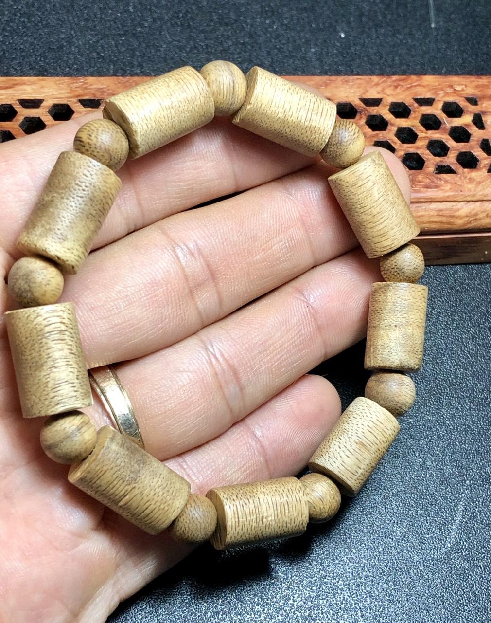 Vòng tay trầm hương dạng trúc 10mm tự nhiên