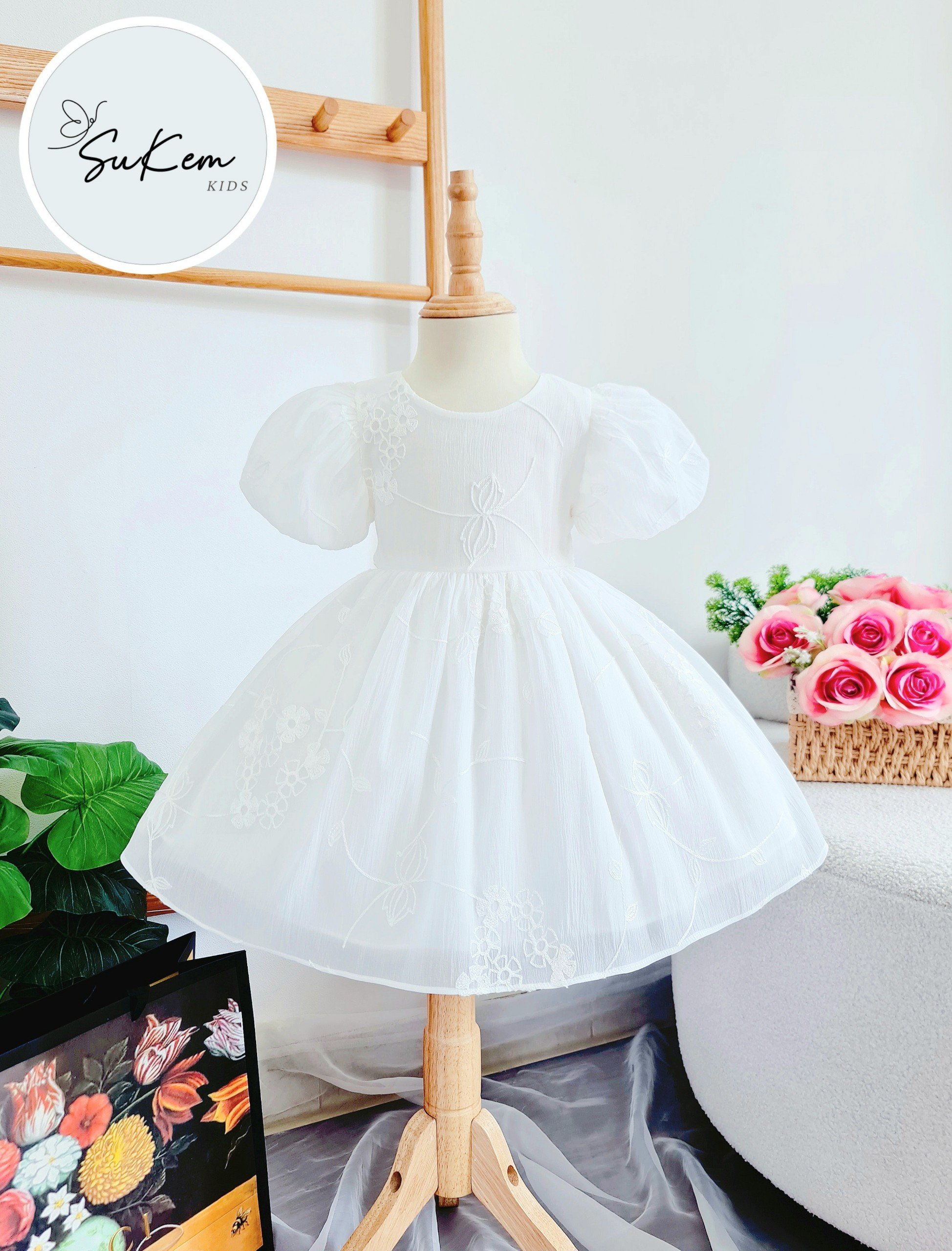 Đầm voan công chúa cho bé gái màu trắng đỏ biểu diễn dự tiệc hàng thiết kế cao cấp