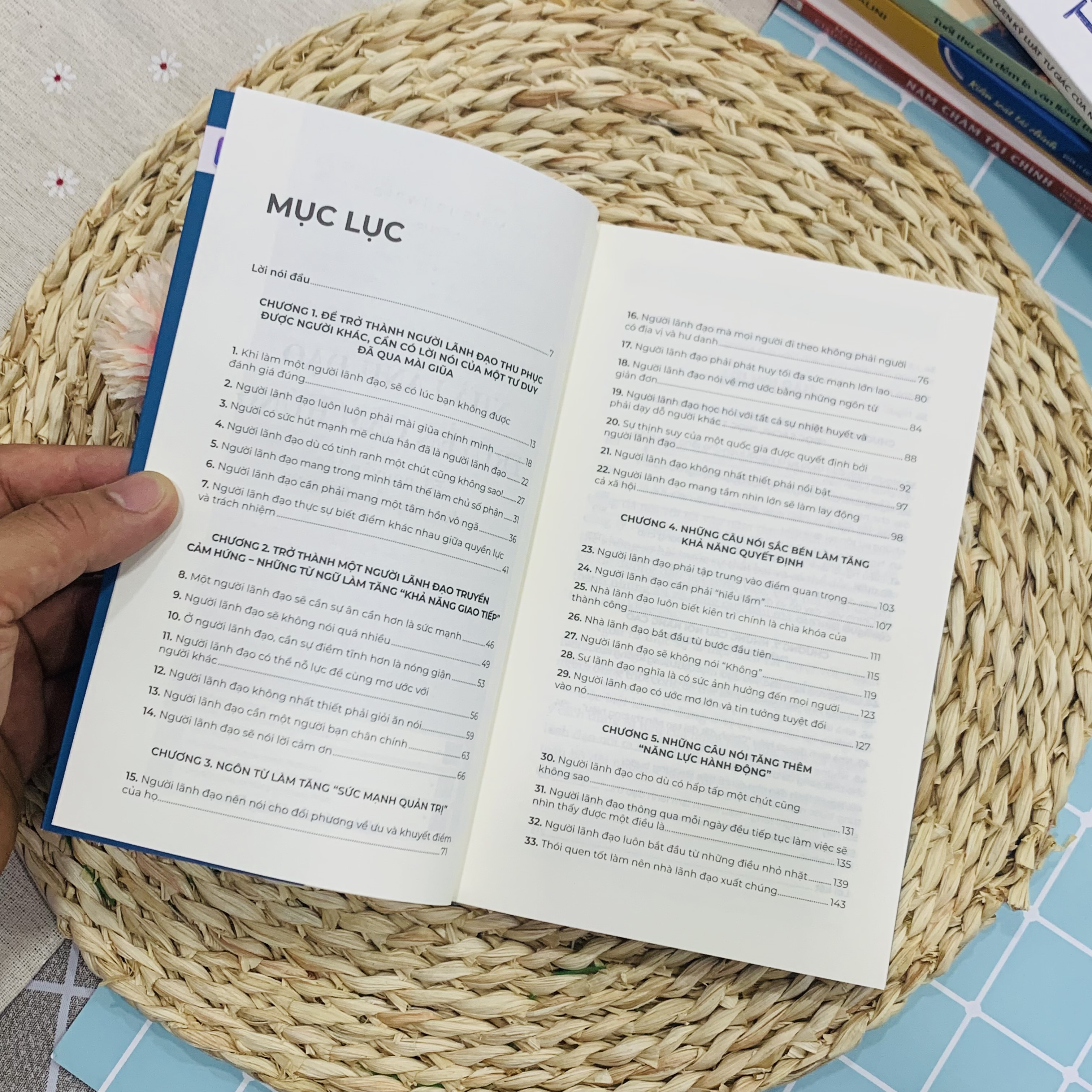 Combo 2 Cuốn Sách Khai Phá Tiềm Năng Leadership: Nhà Lãnh Đạo Truyền Cảm Hứng - 51 Nguyên Tắc Thu Phục Lòng Người Và Nhà Lãnh Đạo Xuất Chúng: Khai Phá Tiềm Năng Lãnh Đạo Bẩm Sinh