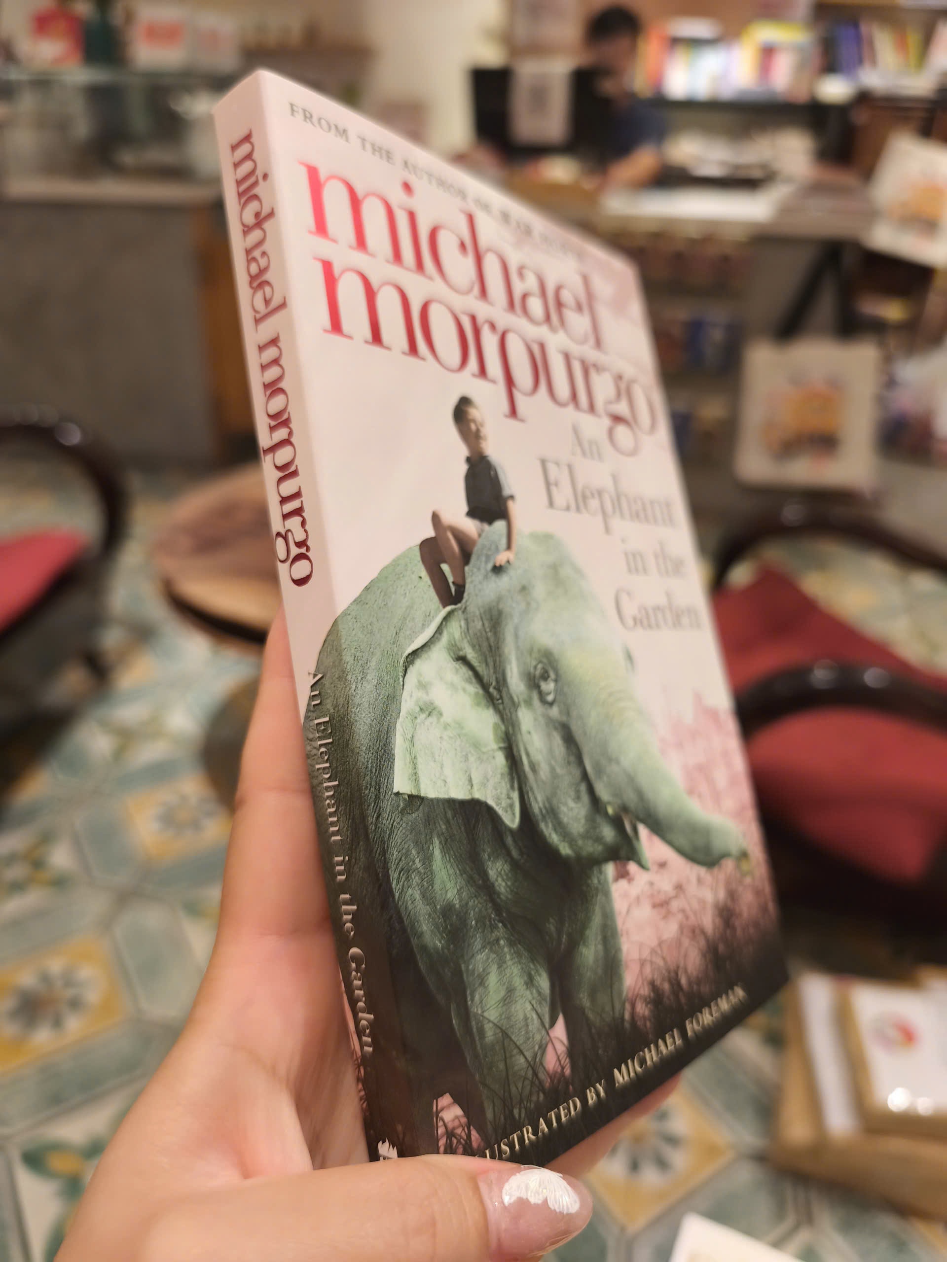 An Elephant in the Garden by Michael Morpurgo - Children Story book in English - Sách Ngoại Văn