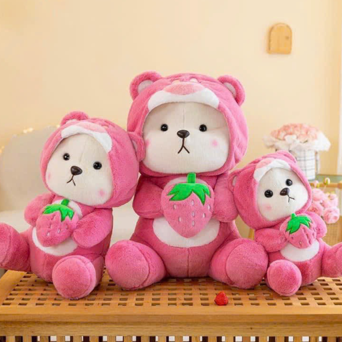 Gấu Bông Gấu Lena Ôm Dâu Siêu Dễ Thương