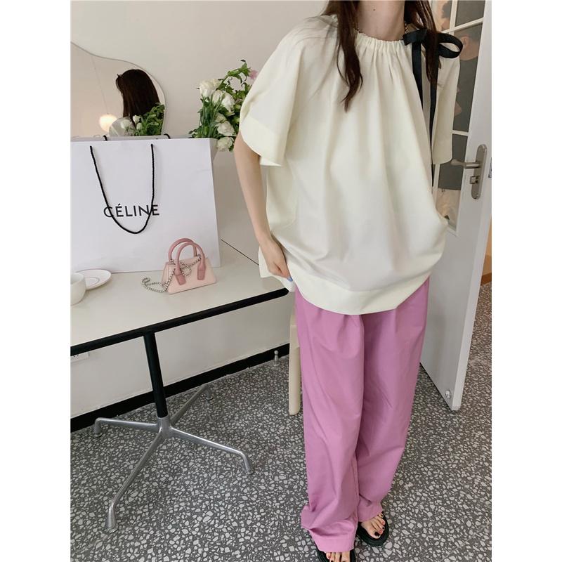 Áo sơ mi tay ngắn cách điệu với phần nơ cột ở cổ, form rộng xinh xắn. Áo bigsize đến 68kg