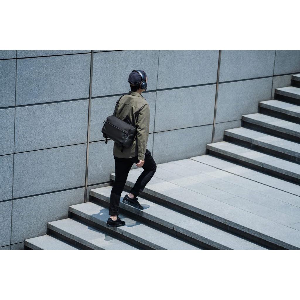 Túi đeo vai Tomtoc Urban Codura Sling Bag Travel and Work 13.3/14.2inch - Hàng chính hãng