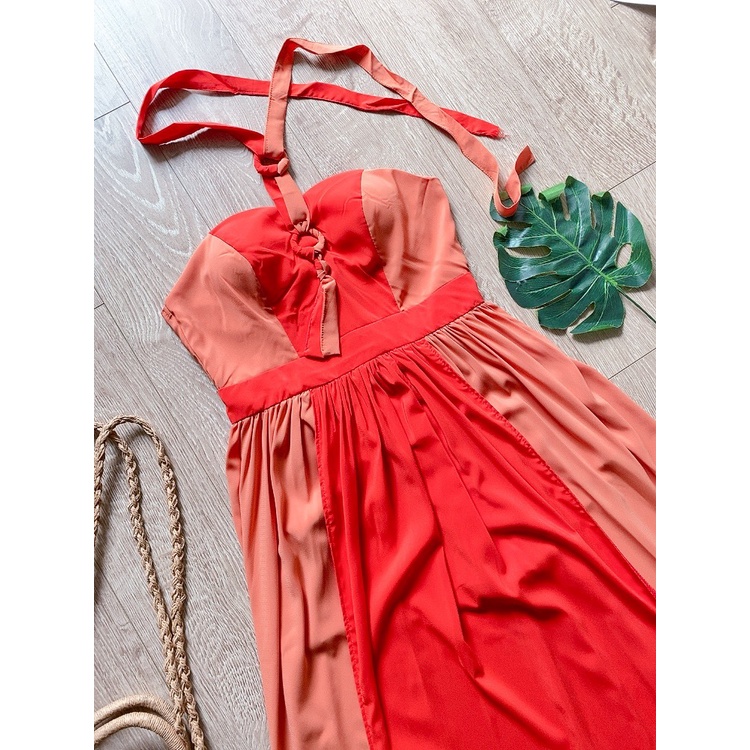 Maxi phối màu cổ yếm xẻ tà