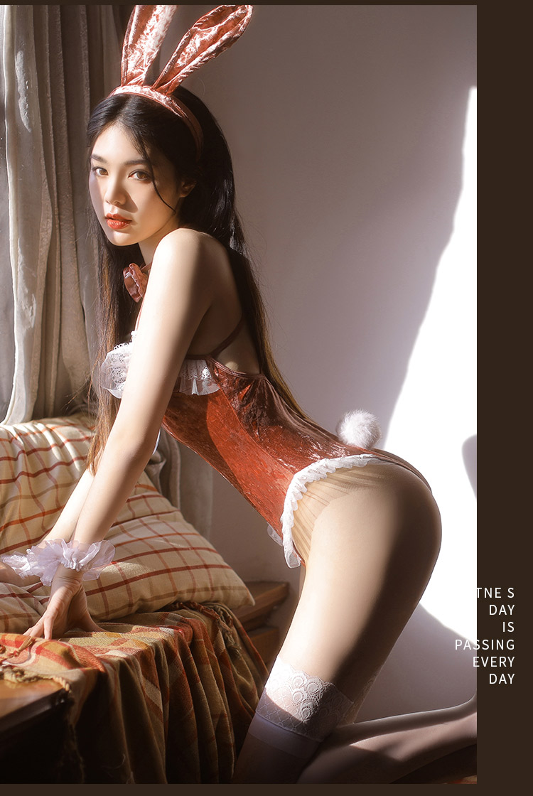 Áo liền quần jumpsuit phối ren ánh nhung cô nàng bunny sexy