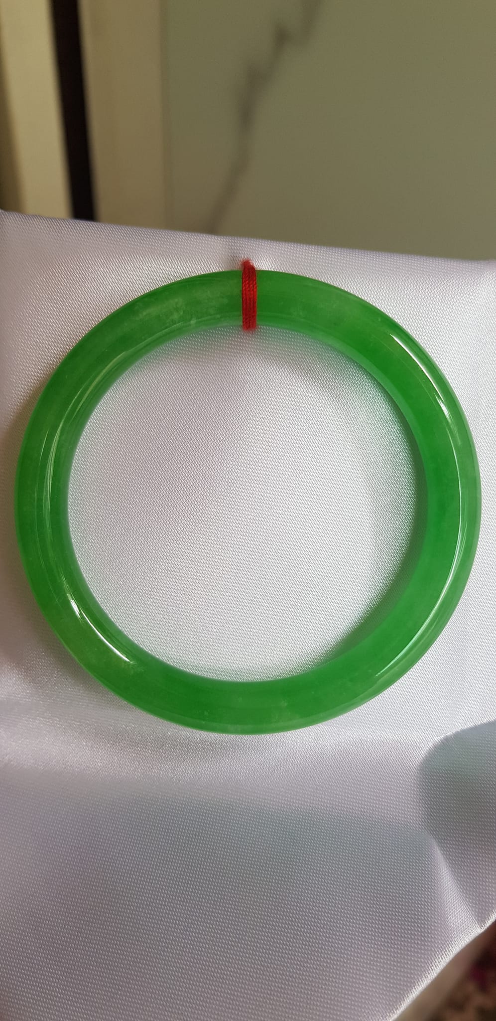 Vòng tay đá cẩm thạch tự nhiên Ngọc Đậu Lý A 54mm x cọng 8mm Màu Xanh Lý Đậu nhẹ tươi bóng mượt đẹp Nữ 53kg - 60kg đeo mệnh Mộc mệnh Hỏa mệnh Thủy ạ
