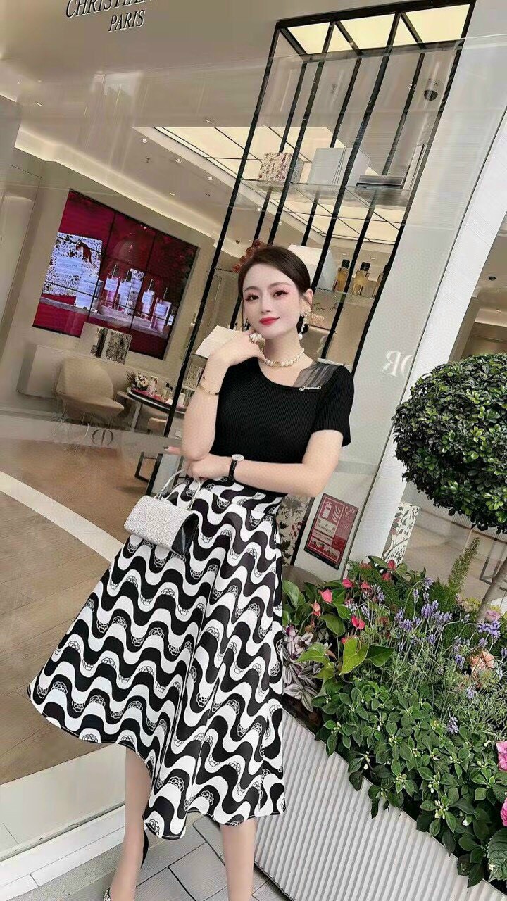 ĐẦM XÒE CHÂN VÁY HỌA TIẾT SIÊU ĐẸP