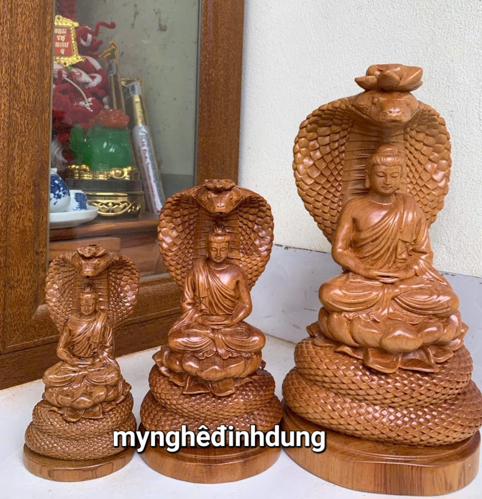 Tượng thần rắn bảo vệ Đức Phật xông trầm bằng gỗ bách xanh thơm nức kt cao 30x14x12cm