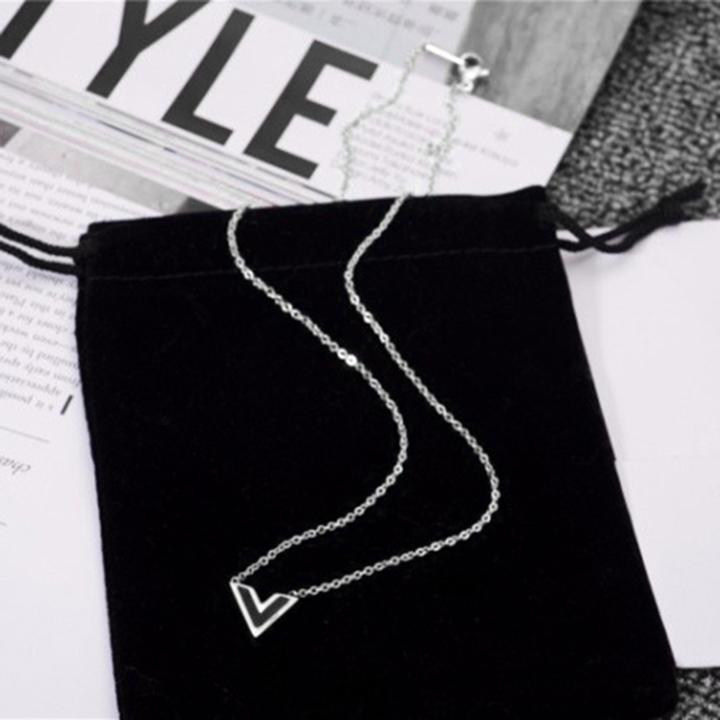 Dây chuyền nữ titan thời trang cao cấp mặt chữ V nền đen thép không gỉ trangsucpt 3 màu sắc DCNUT74