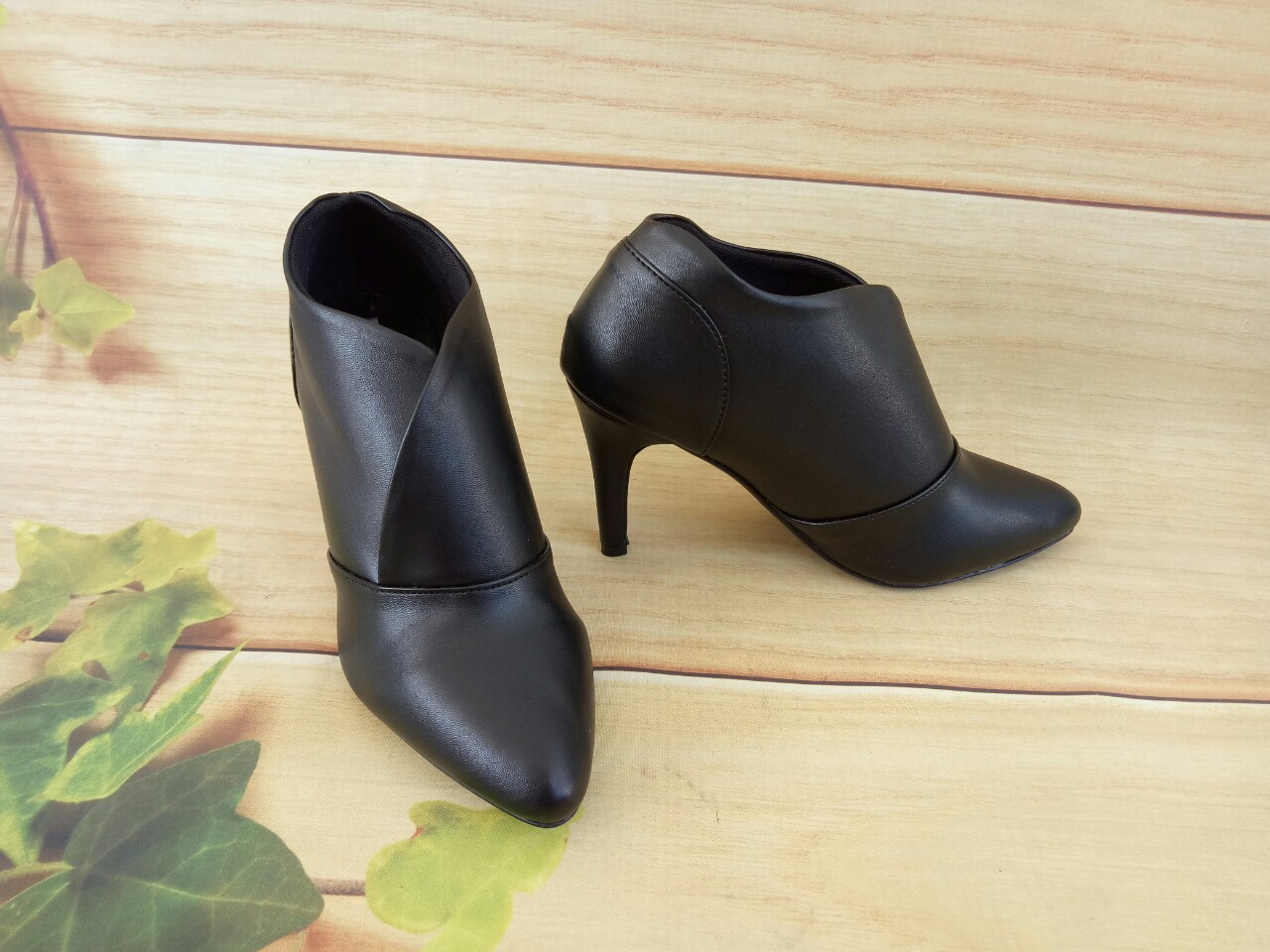 Giày boots nữ cổ thấp 7p hàng hiệu rosata đẹp màu đen thời trang ro35