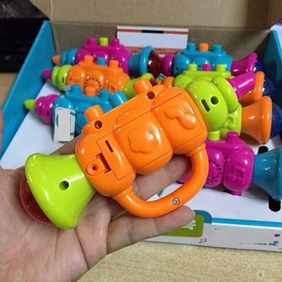Kèn tay cầm kèm âm thanh ánh sáng độc đáo