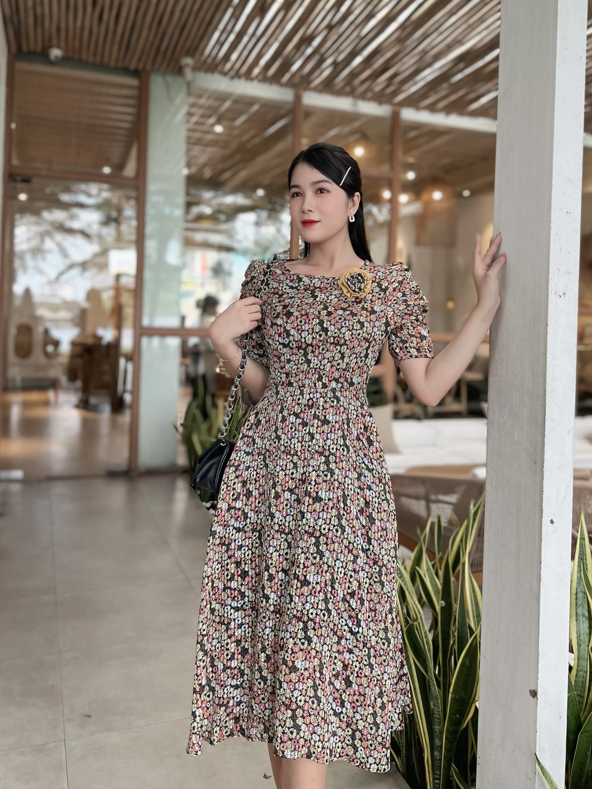 ĐẦM XÒE HOA NHÍ KẾT HOA NGỰC SANG CHẢNH
