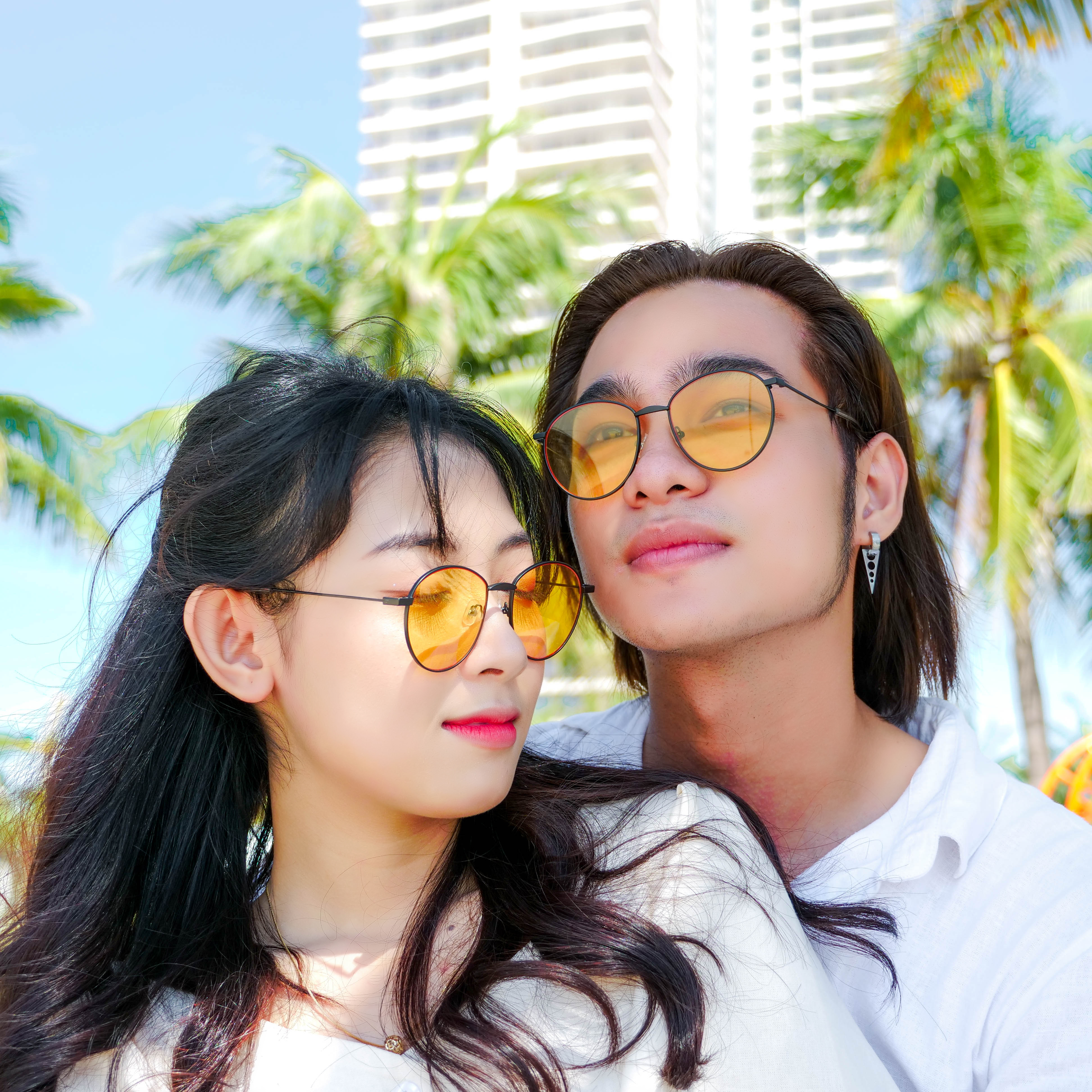 Kính mắt thời trang cao cấp VBagu - Thiết kế gọng kim loại nhỏ gọn với tròng kính màu vàng kiểu dáng unisex