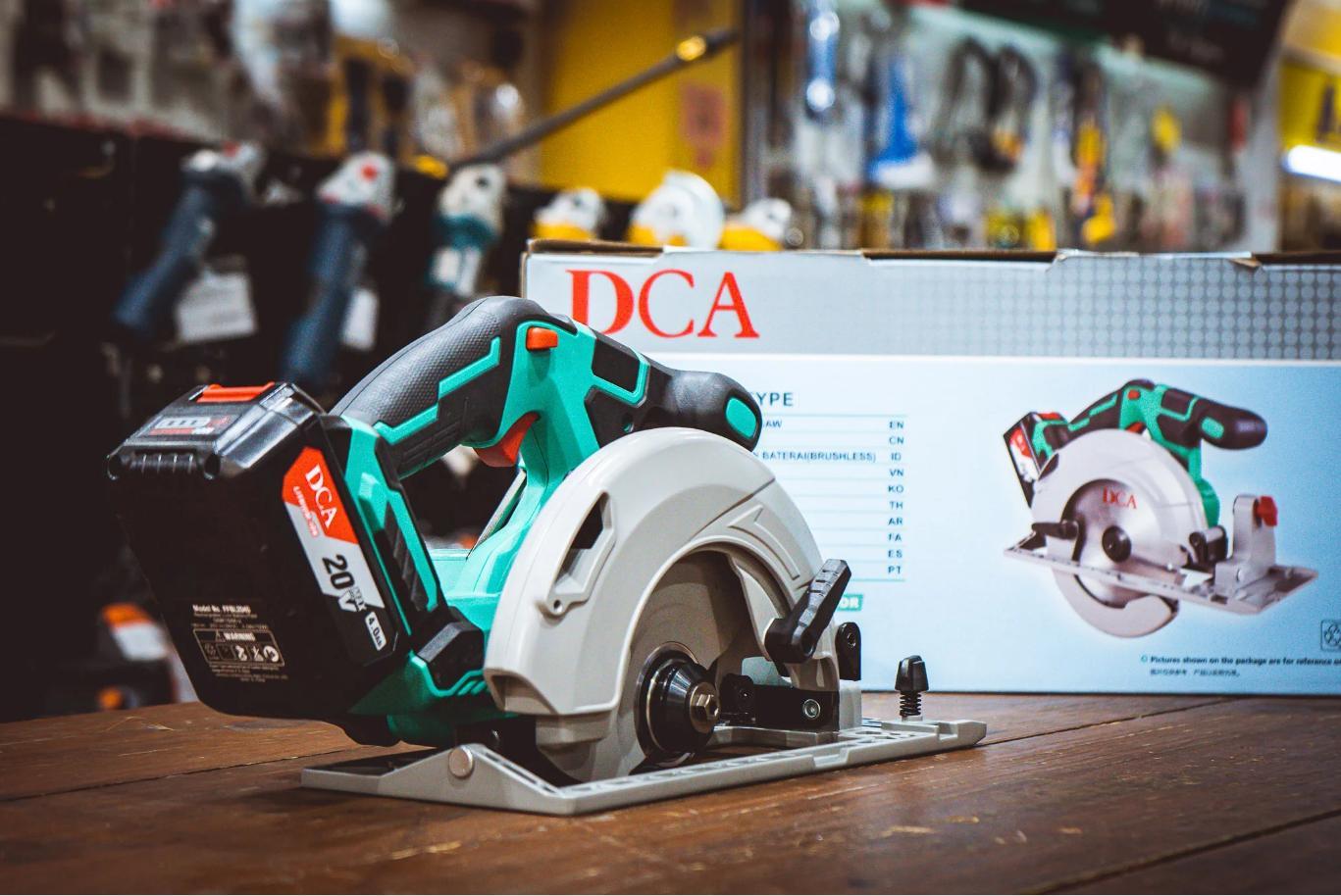 MÁY CƯA ĐĨA TRÒN KHÔNG CHỔI THAN DÙNG PIN 20V DCA ADMY165Z - HÀNG CHÍNH HÃNG