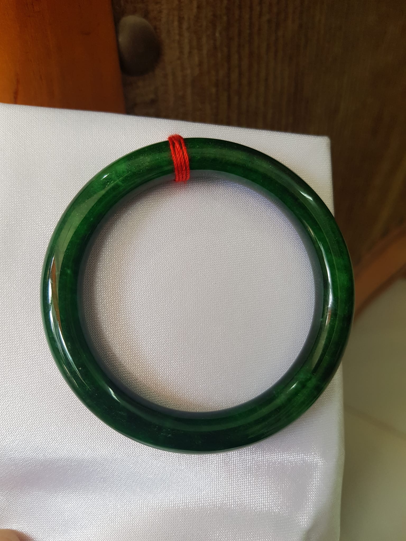 Vòng tay đá cẩm thạch Sơn Thủy size 48mm x cọng 8mm   Màu Xanh Đậm bóng nữ 40kg-48kg đeo   Hợp nữ mệnh Thủy mệnh Mộc ạ